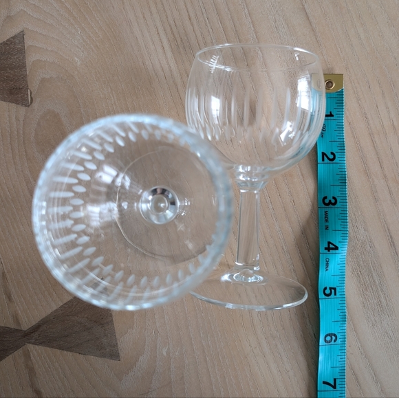 Set of 4 Small Etched Wine Glasses - Picture 4 of 4